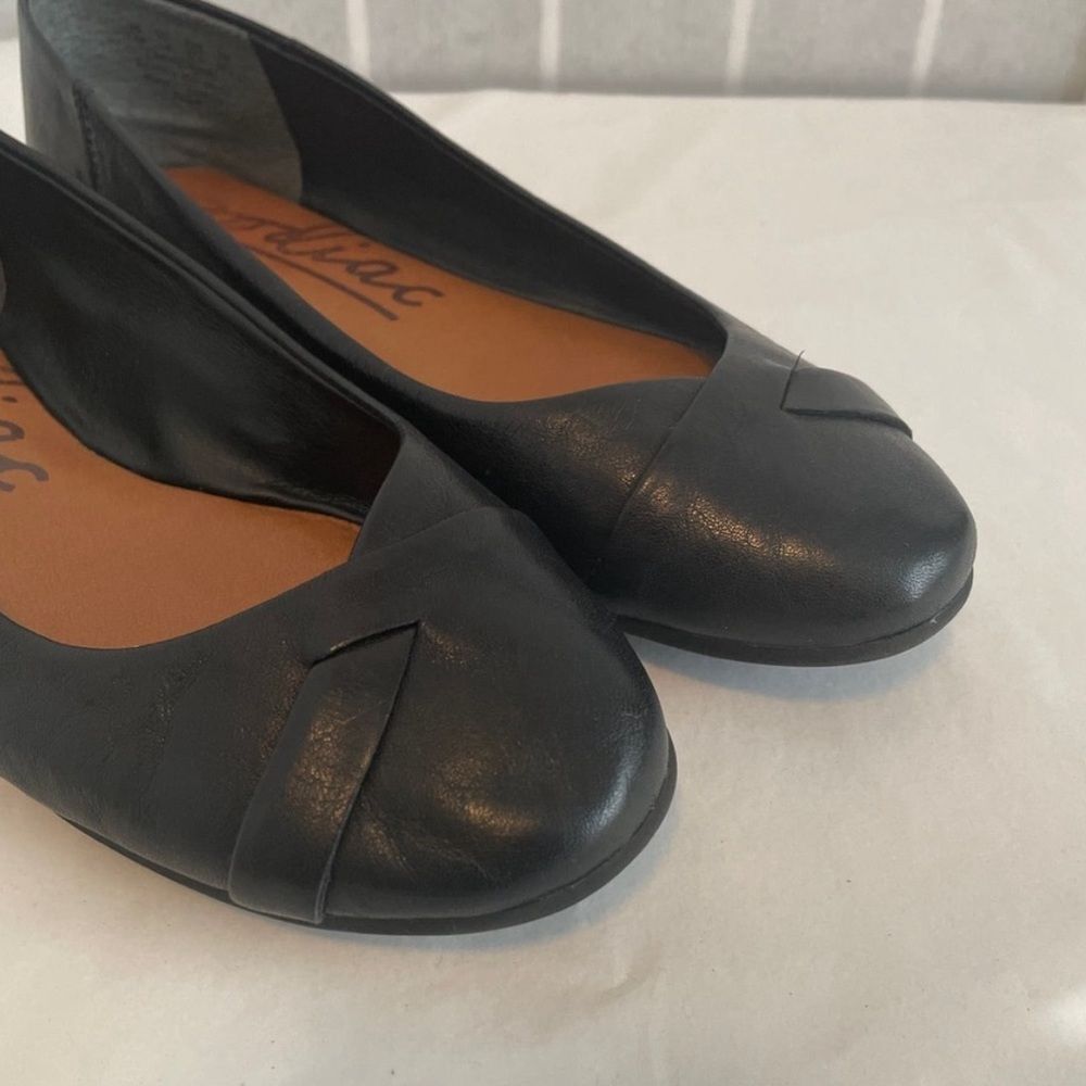 Zodiac Sadie 7.5 Black Leather Flat Shoes Slip On Woven Strap Work Casual Travel - Picture 5 of 12